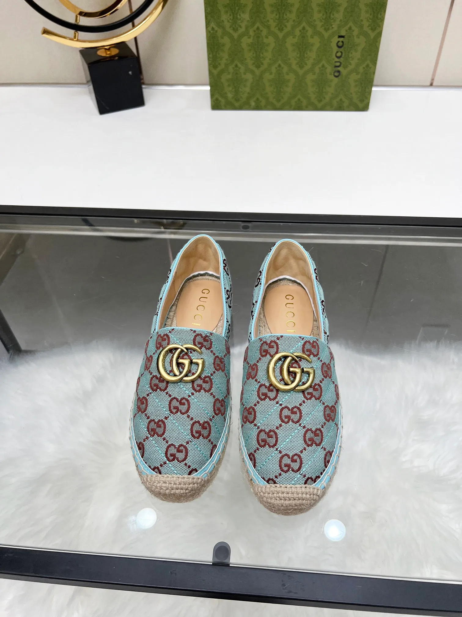 👟👟Ex-factory price 380👟👟 2024 new color early spring Gucci 🗽🗽Gucci classic logo logo canvas fisherman shoes, espadrilles made of double G imported fabric. The color of the brand's double G letter cross-woven pattern will be reinterpreted every season, and the charm of the collection elements will be interpreted through more fresh and eye-catching materials and designs. •Pink, dozens of colors, choose as you like, choose as you like •Women’s style •Number of sizes 35-42